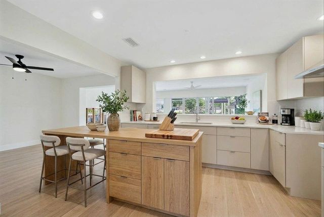 316 89TH AVENUE NE, St Petersburg, FL 33702