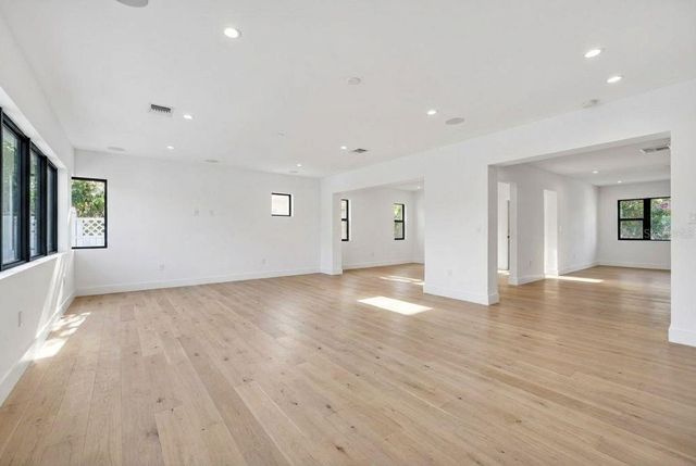 316 89TH AVENUE NE, St Petersburg, FL 33702