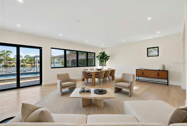 316 89TH AVENUE NE, St Petersburg, FL 33702