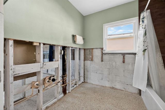 316 89TH AVENUE NE, St Petersburg, FL 33702