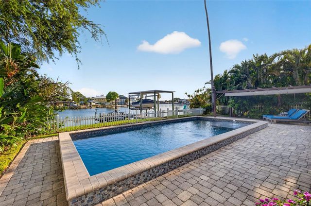 316 89TH AVENUE NE, St Petersburg, FL 33702