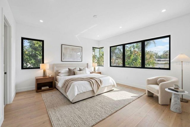 316 89TH AVENUE NE, St Petersburg, FL 33702