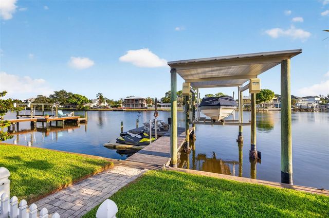 316 89TH AVENUE NE, St Petersburg, FL 33702