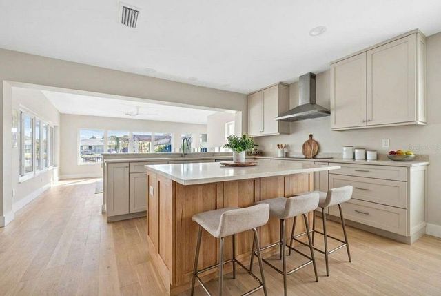 316 89TH AVENUE NE, St Petersburg, FL 33702