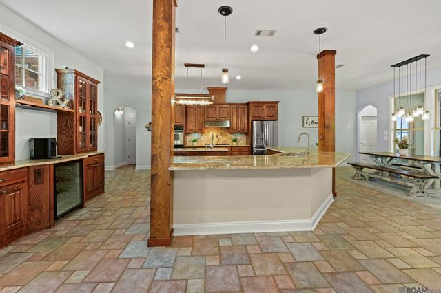 16319 Winding Ridge Ave, Prairieville, LA 70769