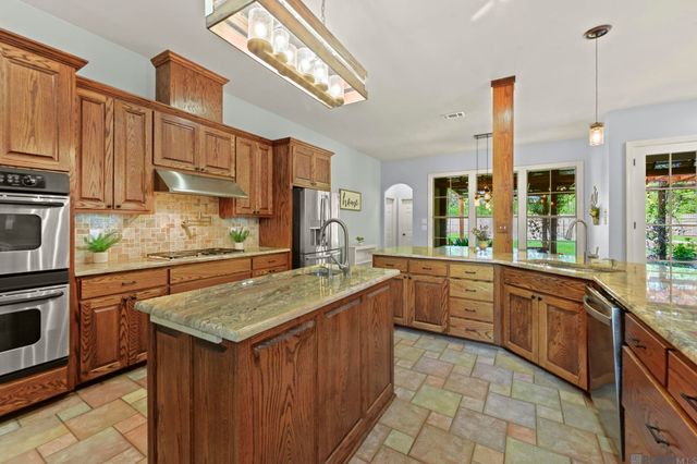 16319 Winding Ridge Ave, Prairieville, LA 70769