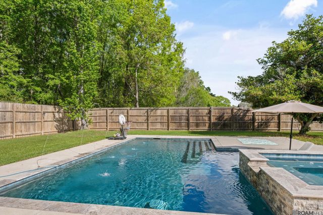 16319 Winding Ridge Ave, Prairieville, LA 70769