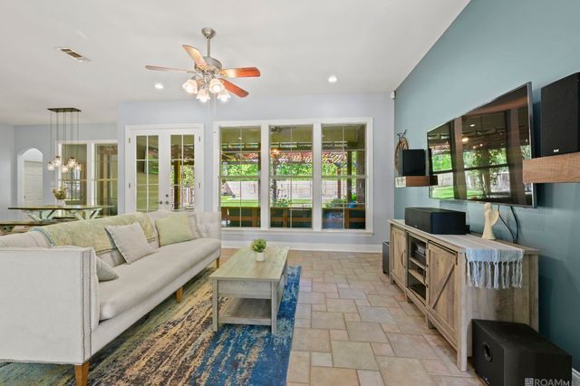 16319 Winding Ridge Ave, Prairieville, LA 70769