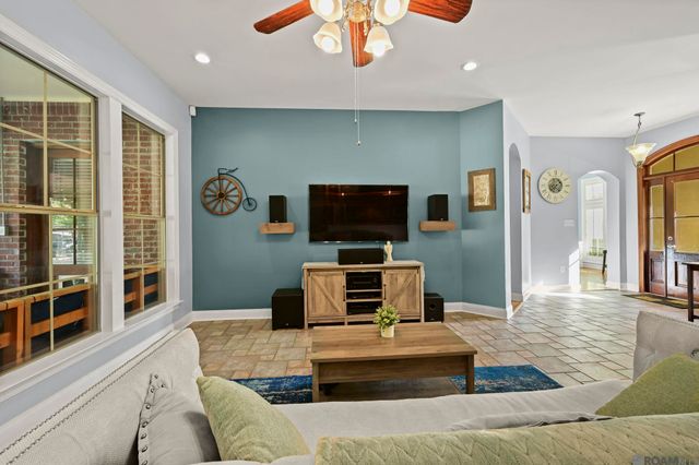 16319 Winding Ridge Ave, Prairieville, LA 70769