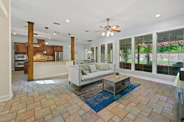 16319 Winding Ridge Ave, Prairieville, LA 70769