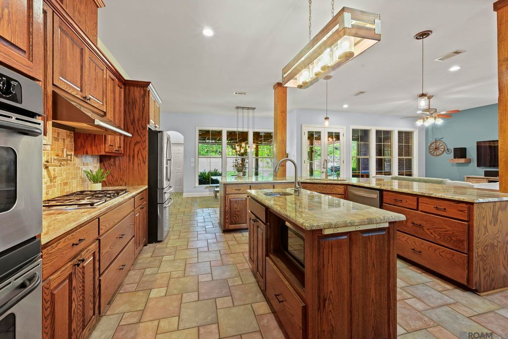 16319 Winding Ridge Ave, Prairieville, LA 70769