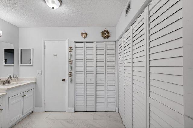 390 Golfview Road H, North Palm Beach, FL 33408