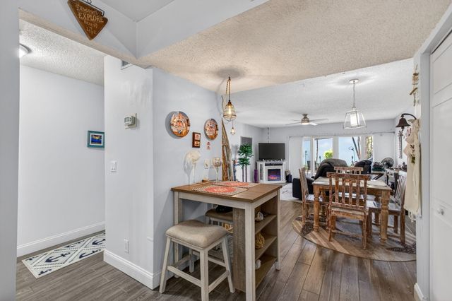 390 Golfview Road H, North Palm Beach, FL 33408