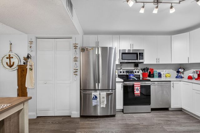 390 Golfview Road H, North Palm Beach, FL 33408