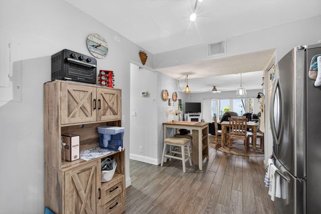 390 Golfview Road H, North Palm Beach, FL 33408