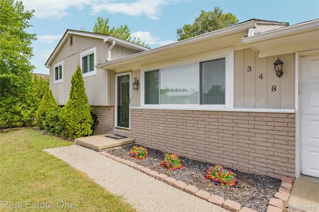 348 Decca Drive, White Lake Charter Township, MI 48386