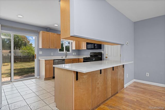 348 Decca Drive, White Lake Charter Township, MI 48386