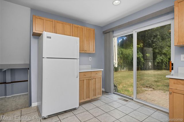 348 Decca Drive, White Lake Charter Township, MI 48386