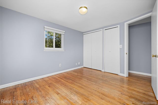 348 Decca Drive, White Lake Charter Township, MI 48386
