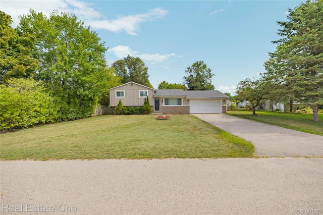 348 Decca Drive, White Lake Charter Township, MI 48386