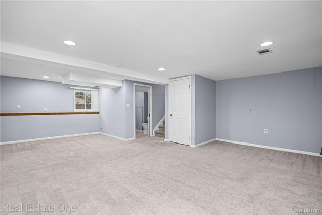 348 Decca Drive, White Lake Charter Township, MI 48386