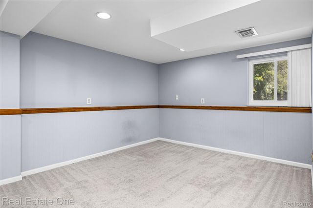 348 Decca Drive, White Lake Charter Township, MI 48386