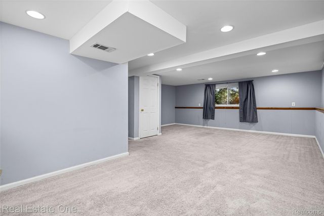 348 Decca Drive, White Lake Charter Township, MI 48386