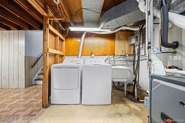 348 Decca Drive, White Lake Charter Township, MI 48386