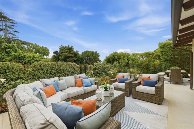 728 Cloyden Road, Palos Verdes Estates, CA 90274