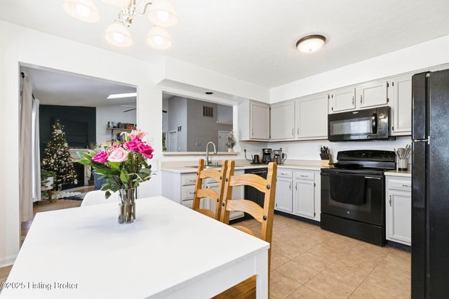 4210 Milo Dr, Louisville, KY 40218