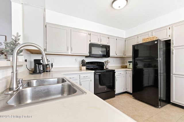 4210 Milo Dr, Louisville, KY 40218