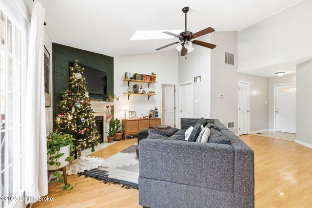 4210 Milo Dr, Louisville, KY 40218