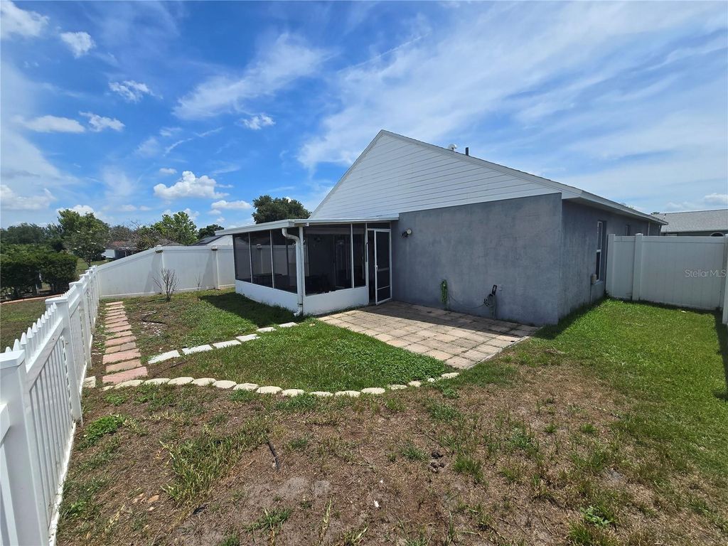 Image 16 of property listing at 7607 HARBOR LAKE DRIVE, Orlando, FL 32822
