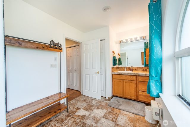 51 W Lancaster Lane, Port Angeles, WA 98362