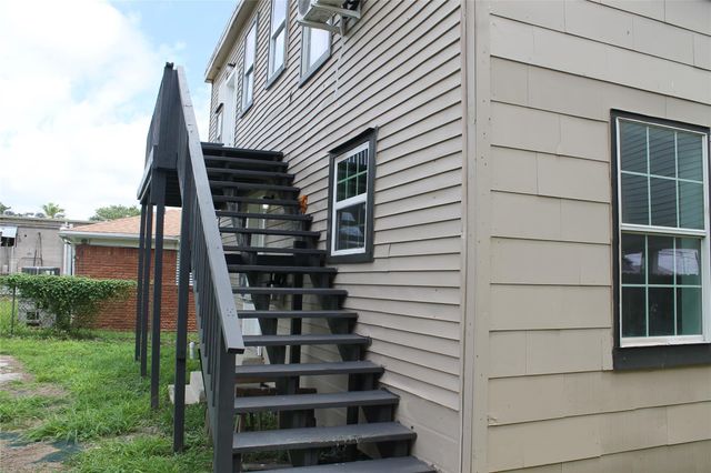 1015 30th Street 4, Galveston, TX 77550