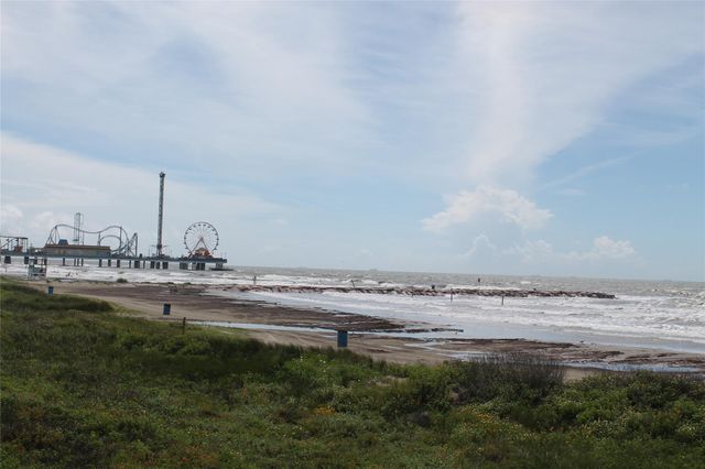 1015 30th Street 4, Galveston, TX 77550