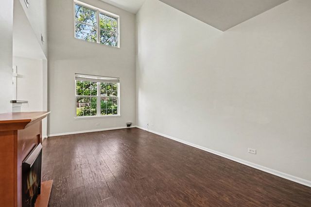 994 Kensington Drive, Northbrook, IL 60062