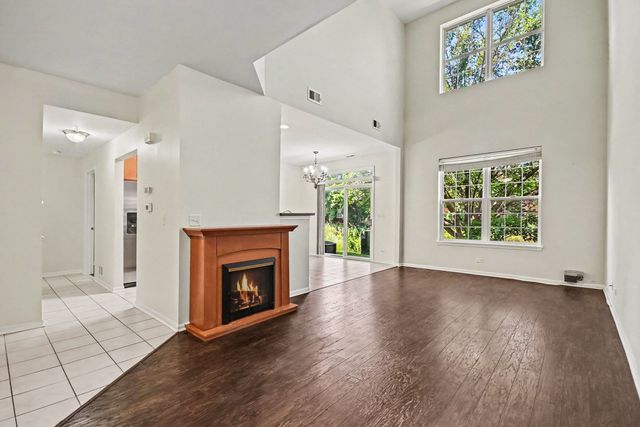 994 Kensington Drive, Northbrook, IL 60062