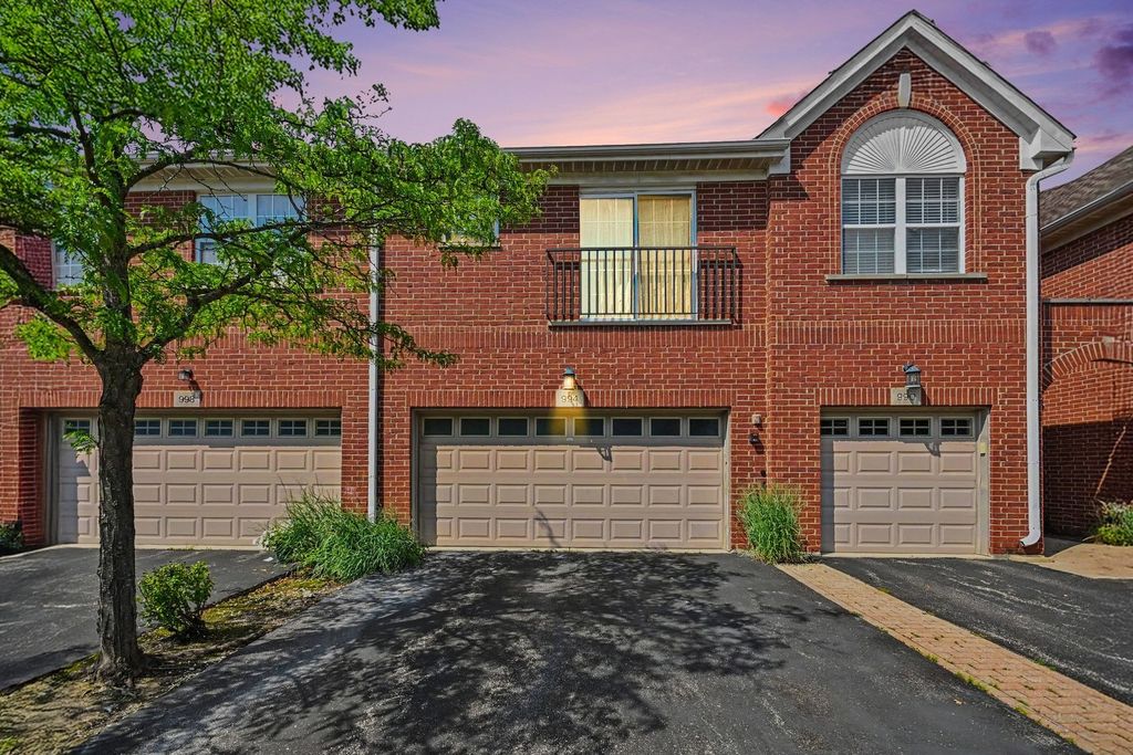 994 Kensington Drive, Northbrook, IL 60062