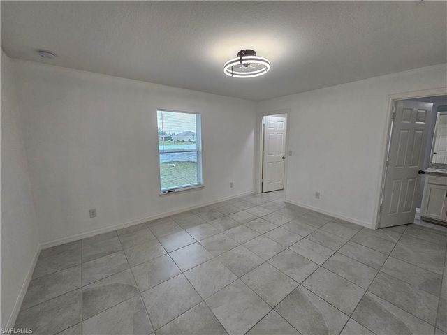 2523 NE 6th PL, Cape Coral, FL 33909