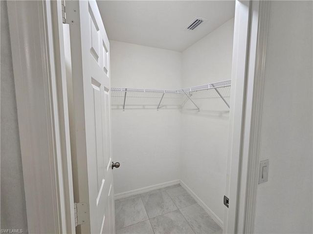 2523 NE 6th PL, Cape Coral, FL 33909