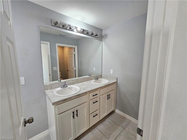 2523 NE 6th PL, Cape Coral, FL 33909