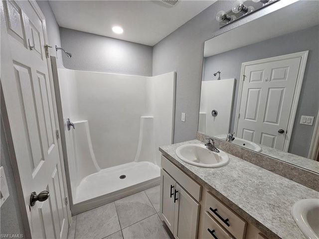 2523 NE 6th PL, Cape Coral, FL 33909