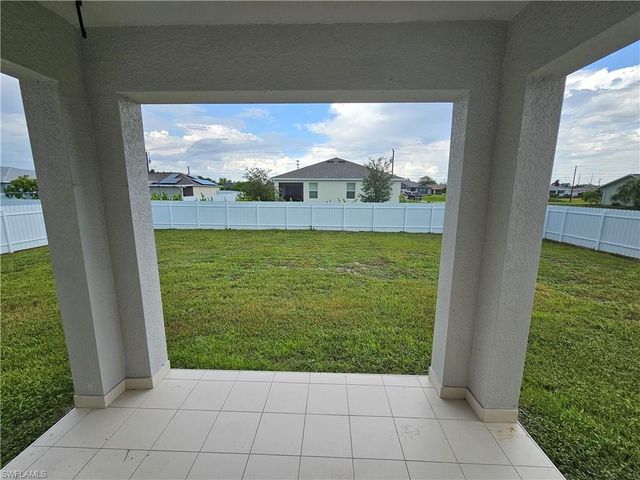 2523 NE 6th PL, Cape Coral, FL 33909