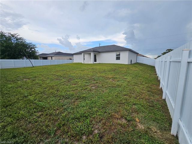 2523 NE 6th PL, Cape Coral, FL 33909