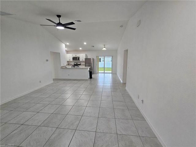 2523 NE 6th PL, Cape Coral, FL 33909