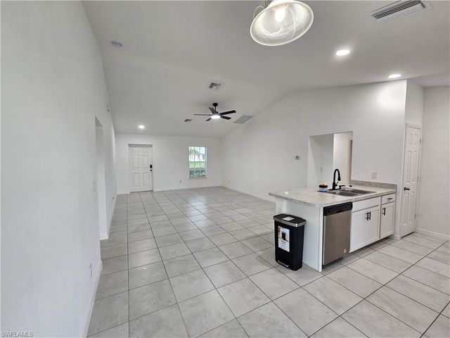 2523 NE 6th PL, Cape Coral, FL 33909