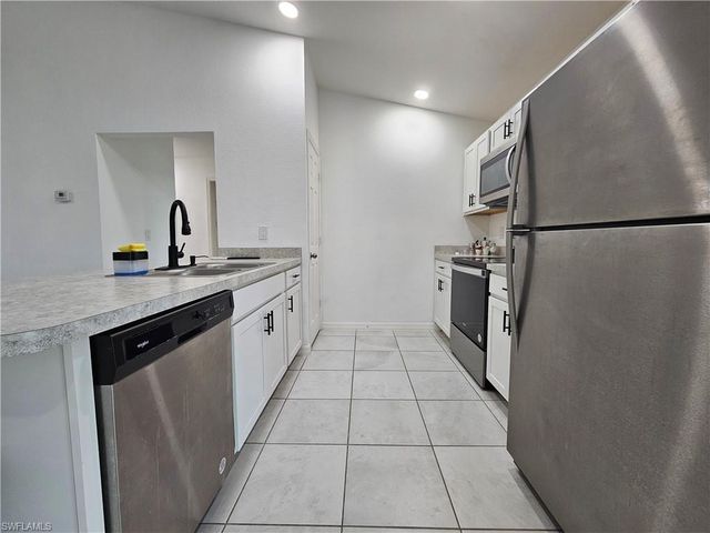 2523 NE 6th PL, Cape Coral, FL 33909