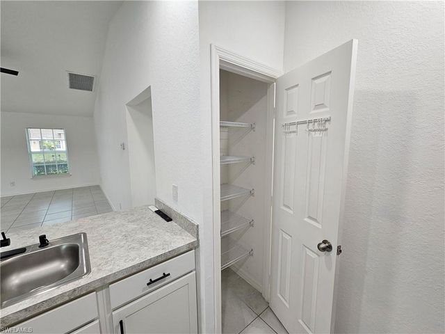 2523 NE 6th PL, Cape Coral, FL 33909