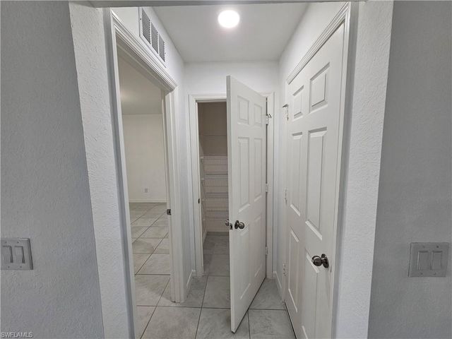 2523 NE 6th PL, Cape Coral, FL 33909